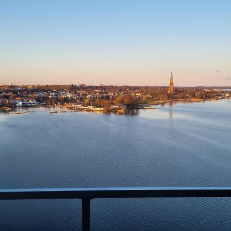 Traumblick! Mitten im Wasser, dem Himmel ganz nah! Schleswig Exterior foto